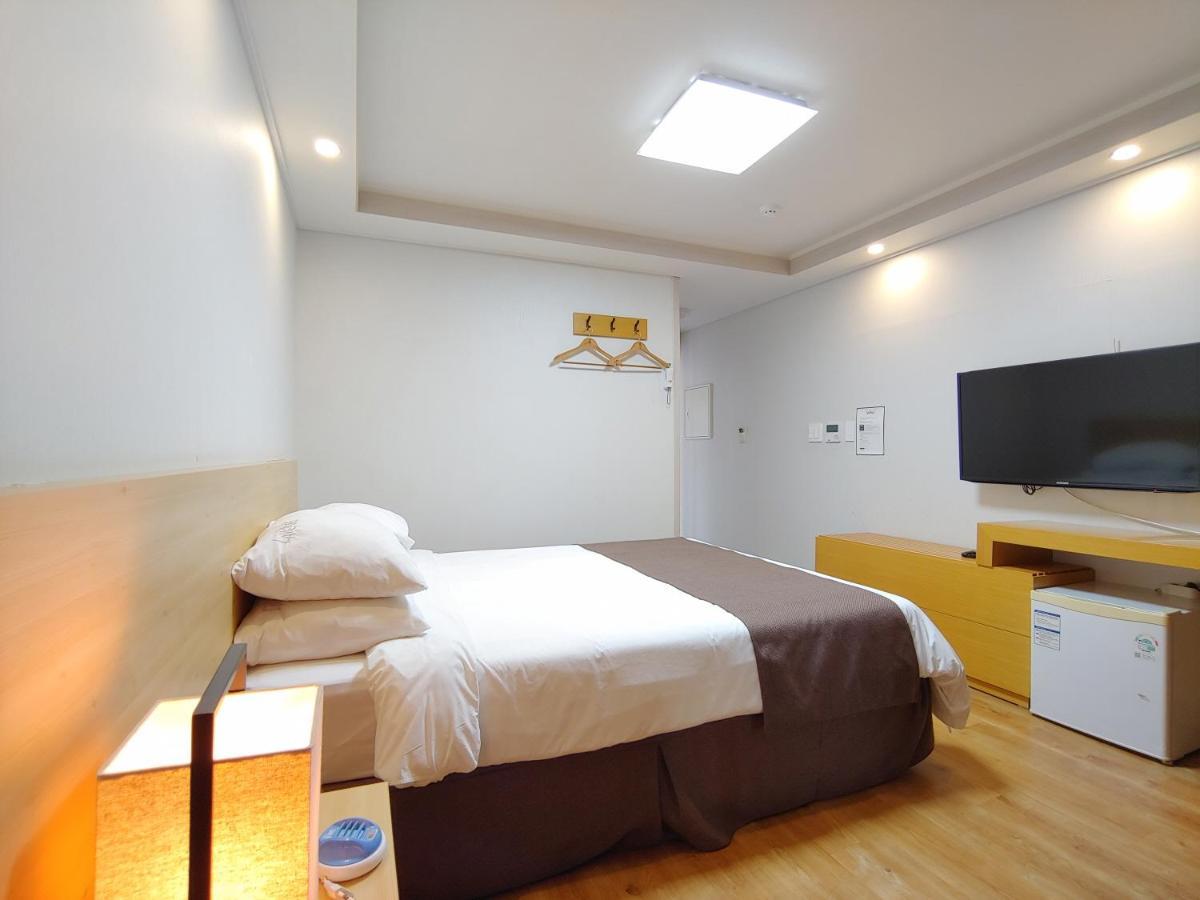 Jeju Lavender Hotel Согвіпо Екстер'єр фото