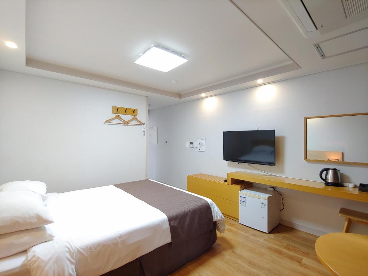 Jeju Lavender Hotel Согвіпо Екстер'єр фото